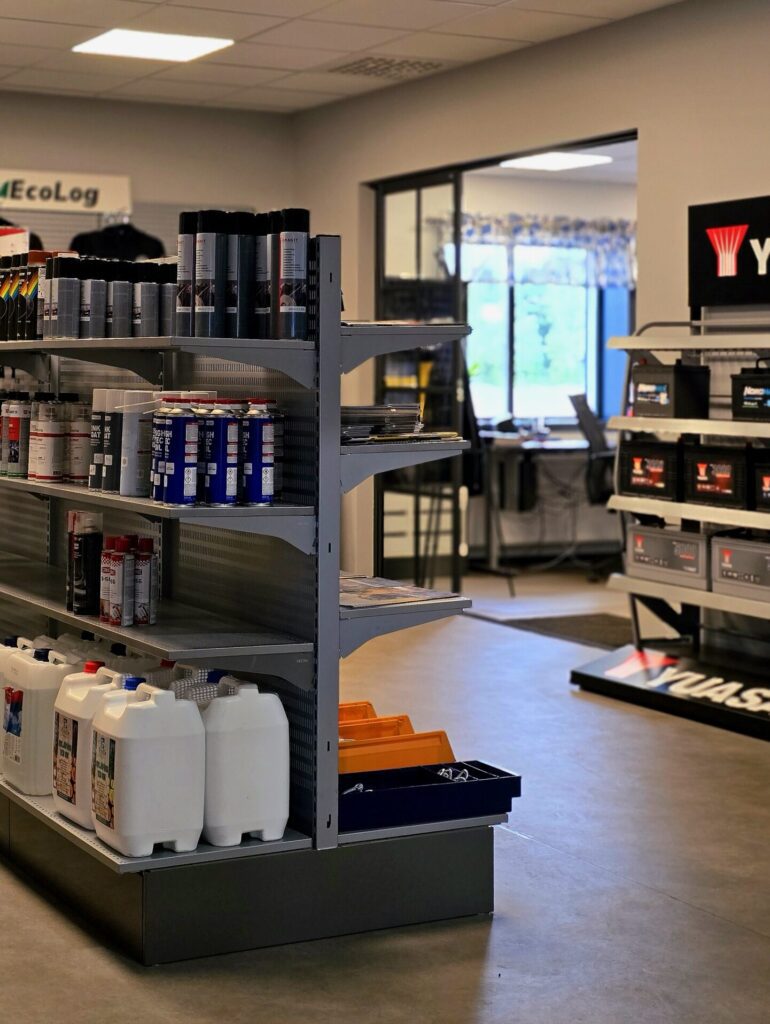 Butik hos Julita Maskinservice med reservdelar och produkter
